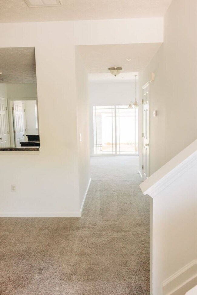 Building Photo - 3 BR/ 2.5 BA Townhome in Somerset Springs ...