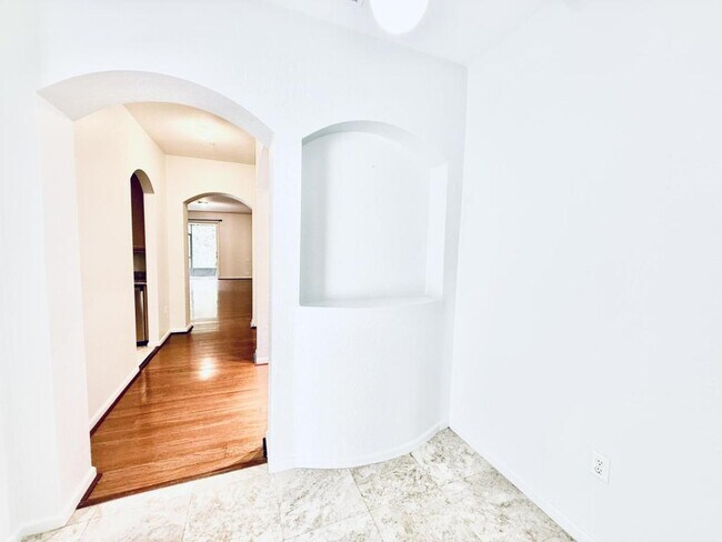 Building Photo - 2983 Ashland Ln S