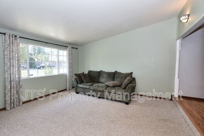 Building Photo - 2128 W La Loma Dr