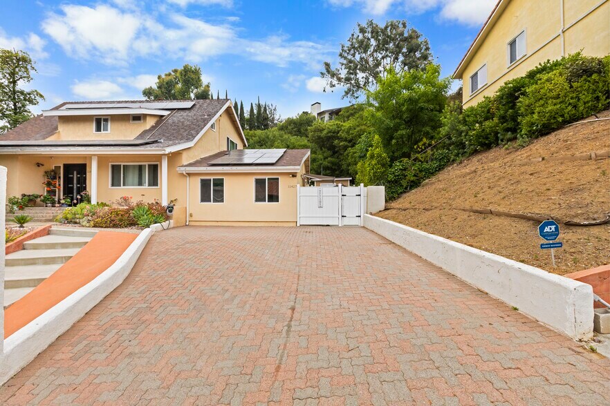 Building Photo - 11429 Dona Pegita Dr