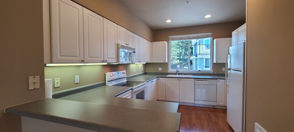 Building Photo - 16125 Juanita Woodinville Way NE