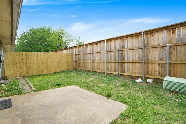 Building Photo - 3628 Hulen Park Cir