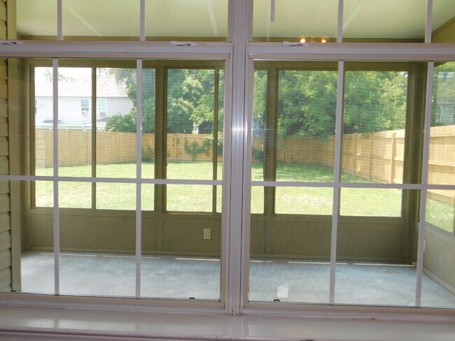 Building Photo - "Spacious 4-Bedroom Gem on Hughart Street with 2.5 Bathrooms and 2108 Sq. Ft. of Comfort!"