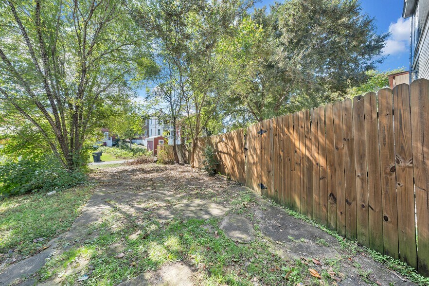 Building Photo - 812 Marshall Ave SW