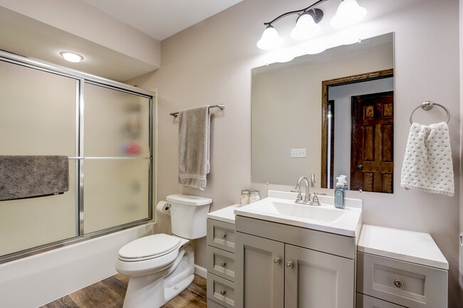 Building Photo - 16450 Dane Ct E