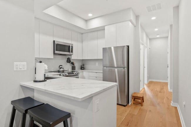 Building Photo - 418 D St SE