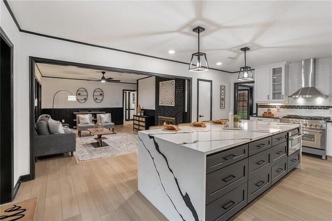 Building Photo - 788 Sherwood Rd N W