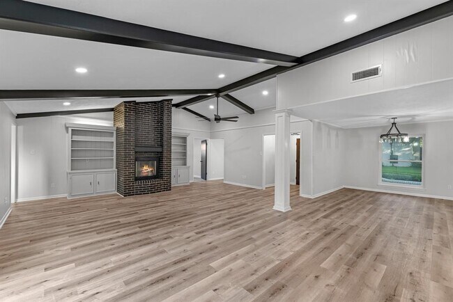 Building Photo - 213 Westview Dr