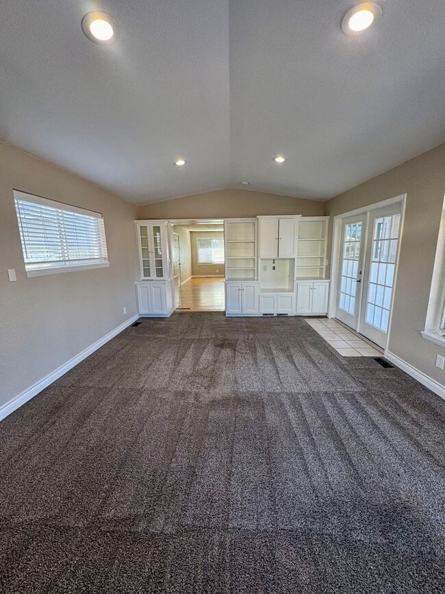 Building Photo - Charming 3 bedroom/2 bath close to UCCS