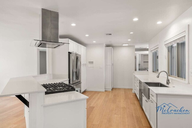 Building Photo - Modernized Spacious 3 Bedroom Home with Lush Outdoor Living in the Heart of Ashland