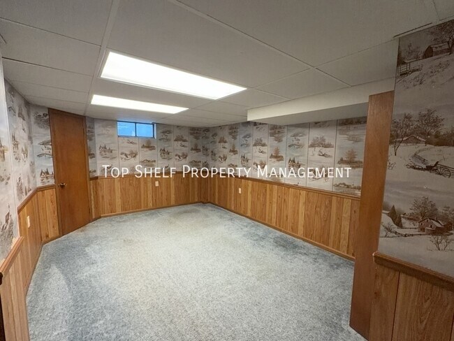 Building Photo - 2556 Grandview Ave