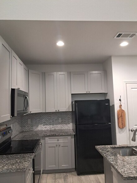Building Photo - 15834 Beechnut Dr