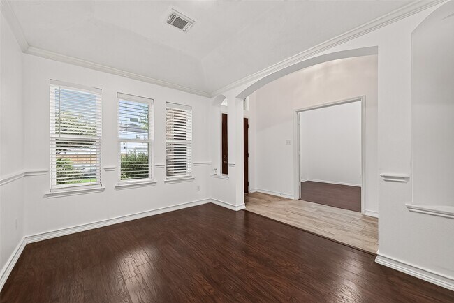 Building Photo - 9323 Eaglewood Shadows Ct