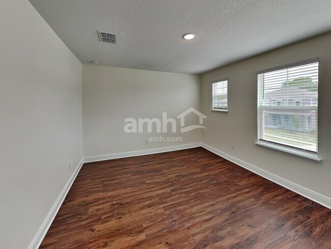 Building Photo - 2805 Ponds Trl