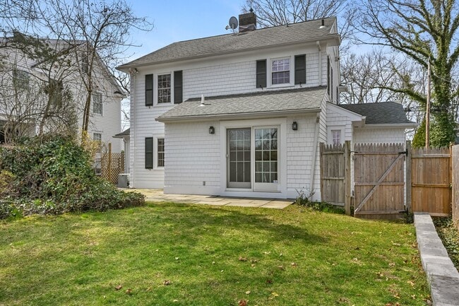 Building Photo - 15 Richmond Dr