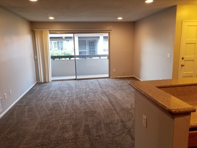 Building Photo - 2521 W Sunflower Ave