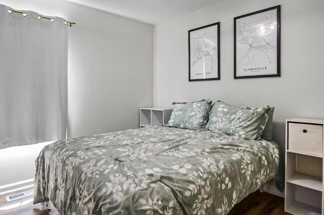 Building Photo - Pet Friendly Three Bedroom!