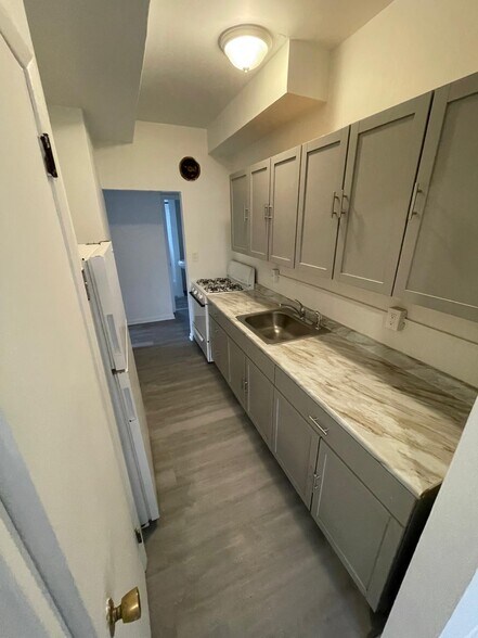 Building Photo - 1382 Center Ave