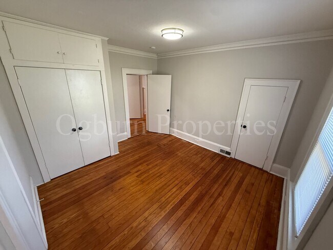 Building Photo - 1100 Franklin St SW