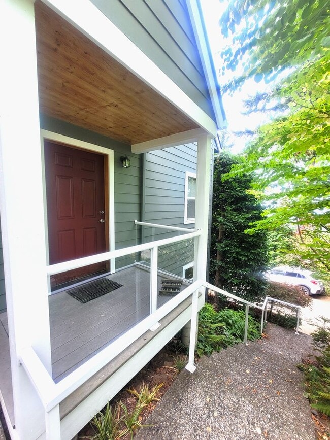 Building Photo - Beautiful South Hill Home with Bay Views 3...