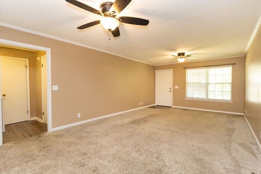 Building Photo - 8260 Oxford Dr