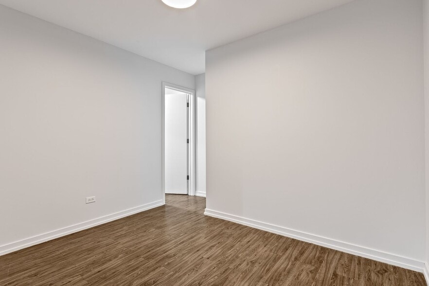 Building Photo - 5410 N Winthrop Ave