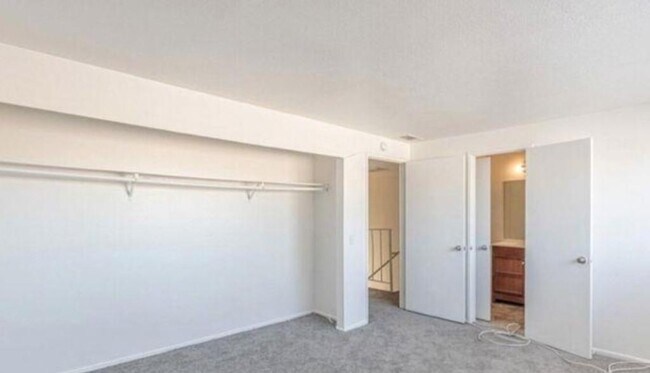 Building Photo - 43647 Stanridge Ave