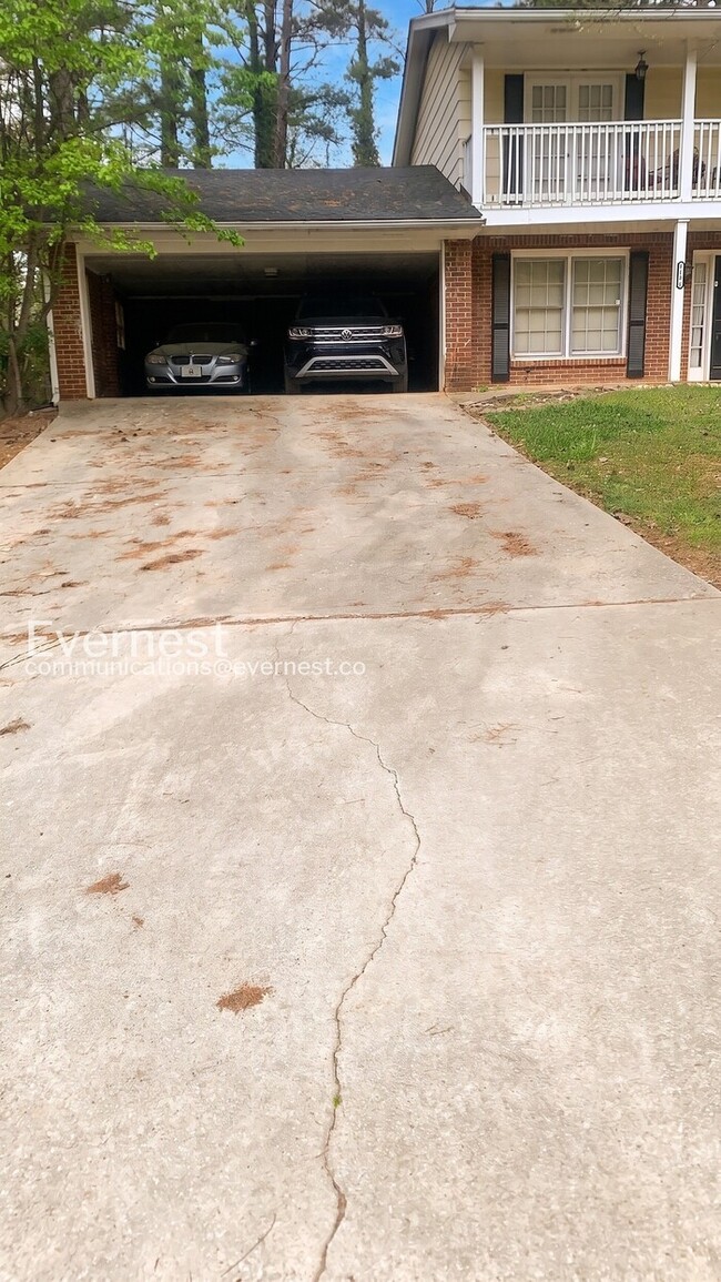 Building Photo - 3 Bed, 3 Bath Home with Attached Garage / Pet Friendly / Available Soon!