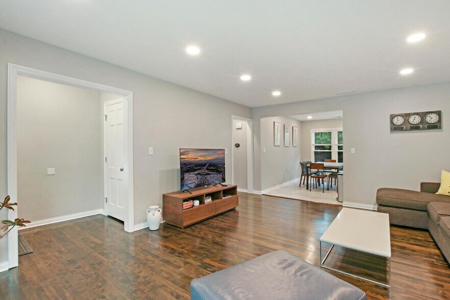 Building Photo - 500 W Pacific Ave