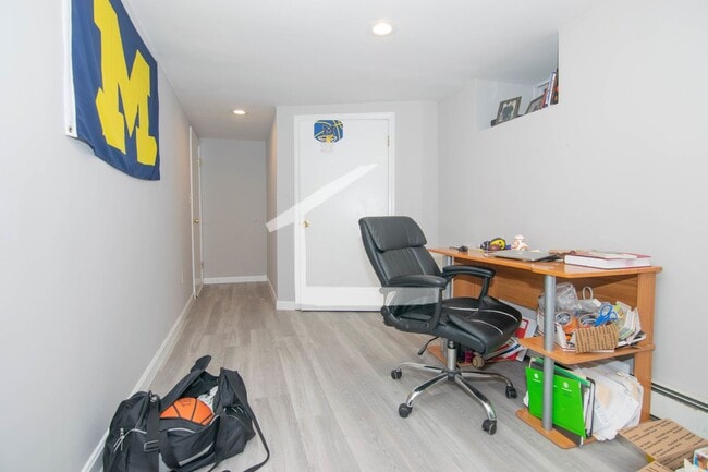 Building Photo - 4 bed in Allston