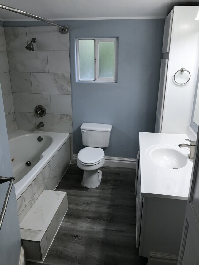 Building Photo - "Spacious 2-Bed, 2-Bath Condo Retreat in S...