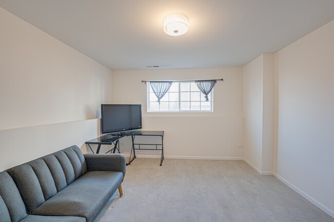 Building Photo - 4449 Monroe Ct