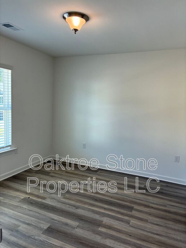 Building Photo - 3378 Skyland Dr