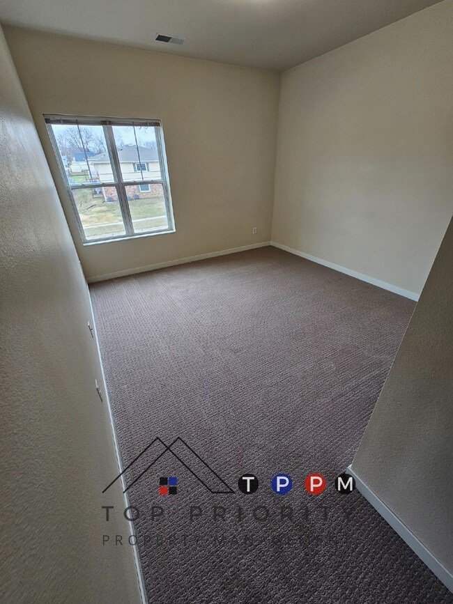 Building Photo - 2 Bedroom | 1 Bathroom Apartment in Cedar ...