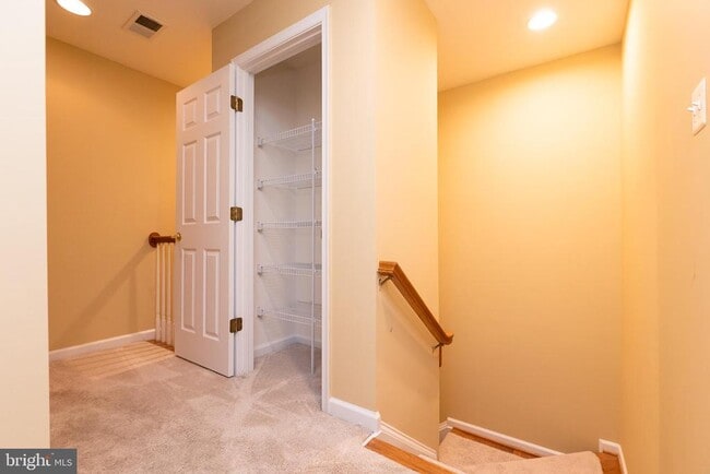 Building Photo - 1206 Maple Grove Ln