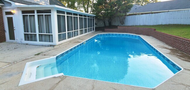Building Photo - 7470 Mallard Dr