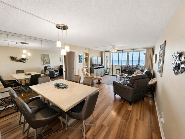 Building Photo - 2616 Cove Cay Dr