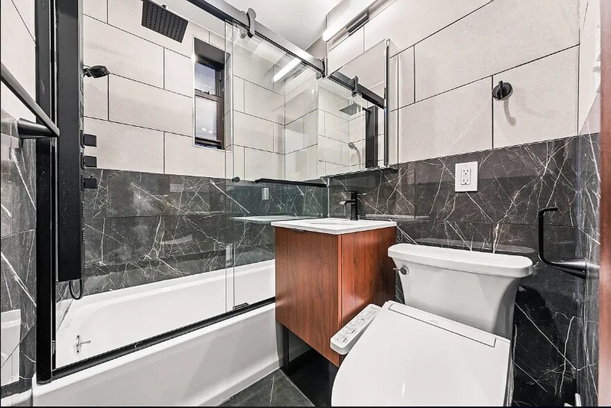 Building Photo - 453 W 48th St