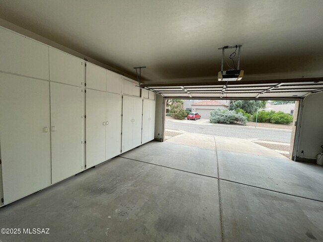 Building Photo - 7659 E Park View Dr