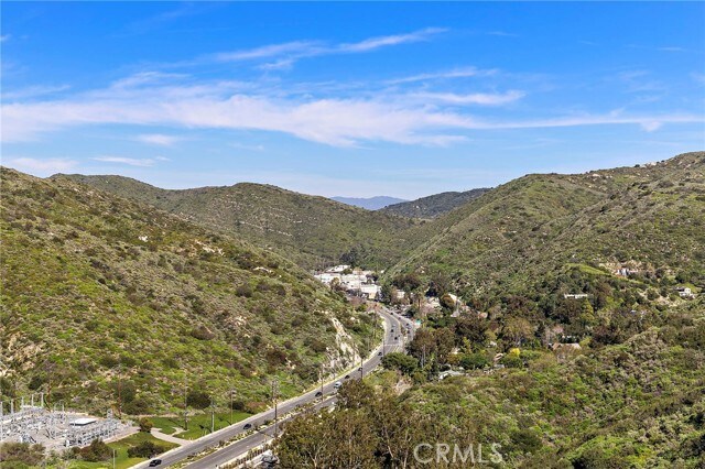 Building Photo - 696 Mystic View