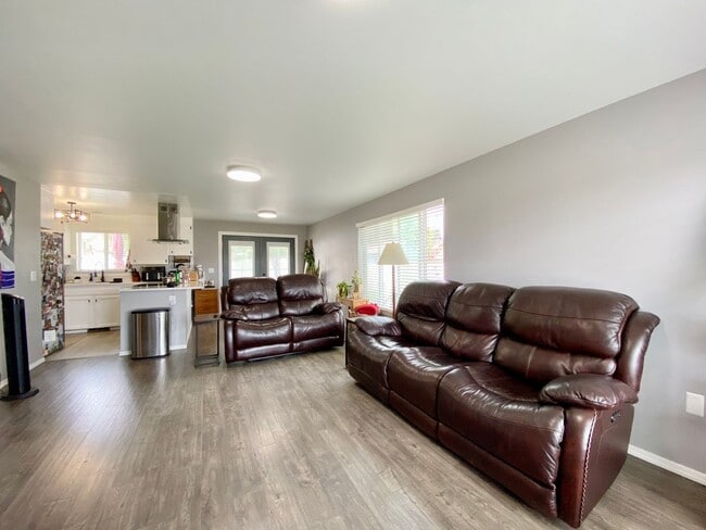 Building Photo - 3 Bedroom Home in West Valley