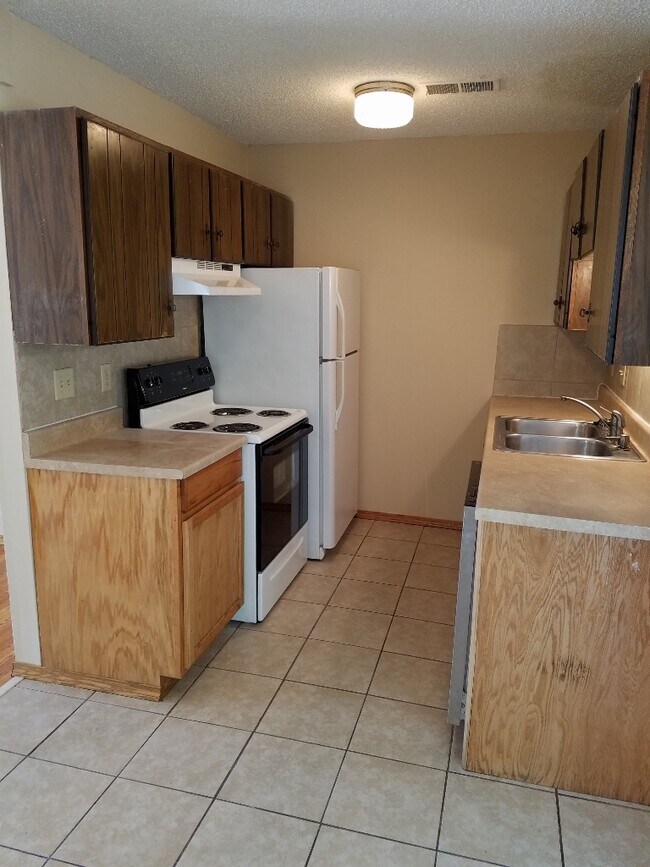 Building Photo - 4836 E Funston St