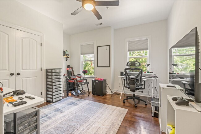Building Photo - Convenient Carrboro Living in a Spacious 4 Bedroom Home
