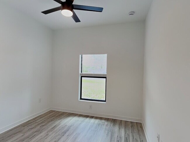 Building Photo - 1506 Gary Ln