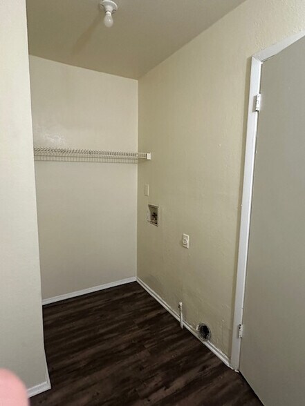 Building Photo - Room in Townhome on Destin Cir