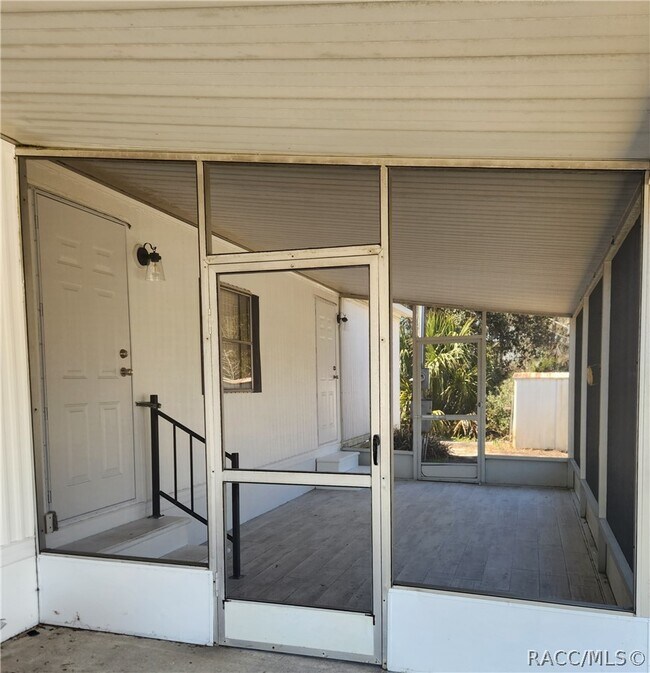Building Photo - 922 S Sunfish Ave