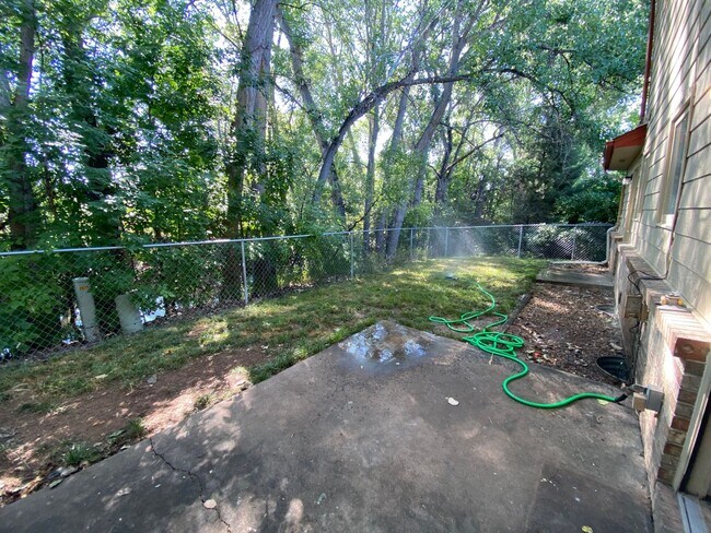 Building Photo - 2612 Somerville Ct