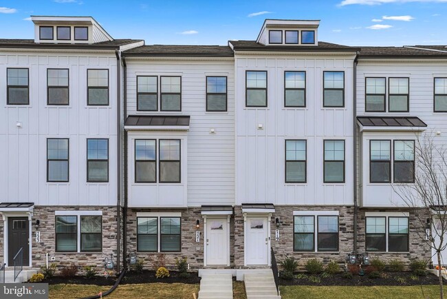 Building Photo - 721 Courier Ln