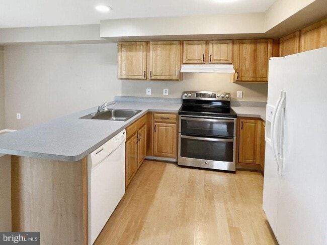 Building Photo - 310 Deer Run Ct