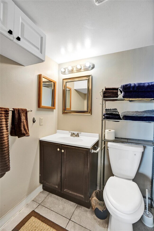 Building Photo - 3014 Cornwall A